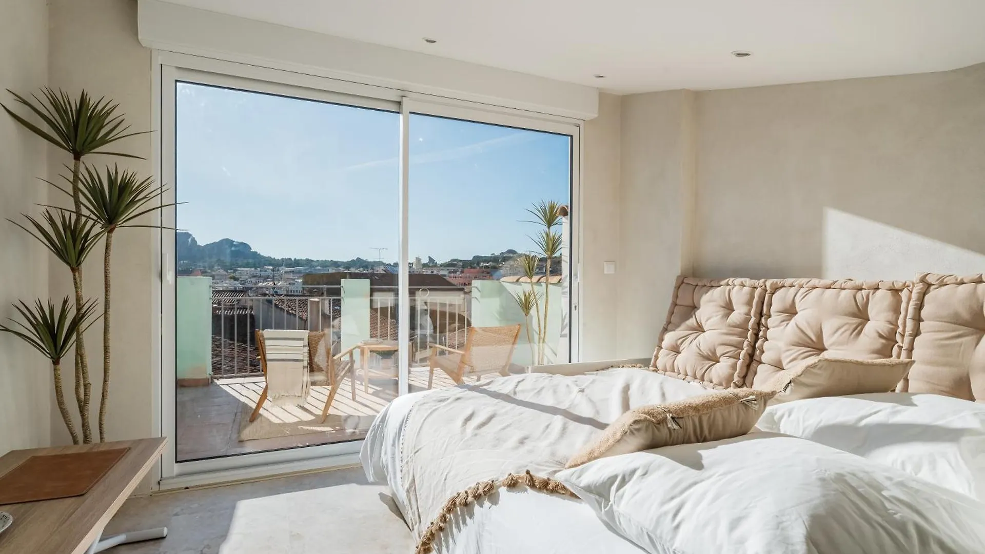 Les Fincas Du Port - Studios En Ville Avec Vue La Ciotat Apartment